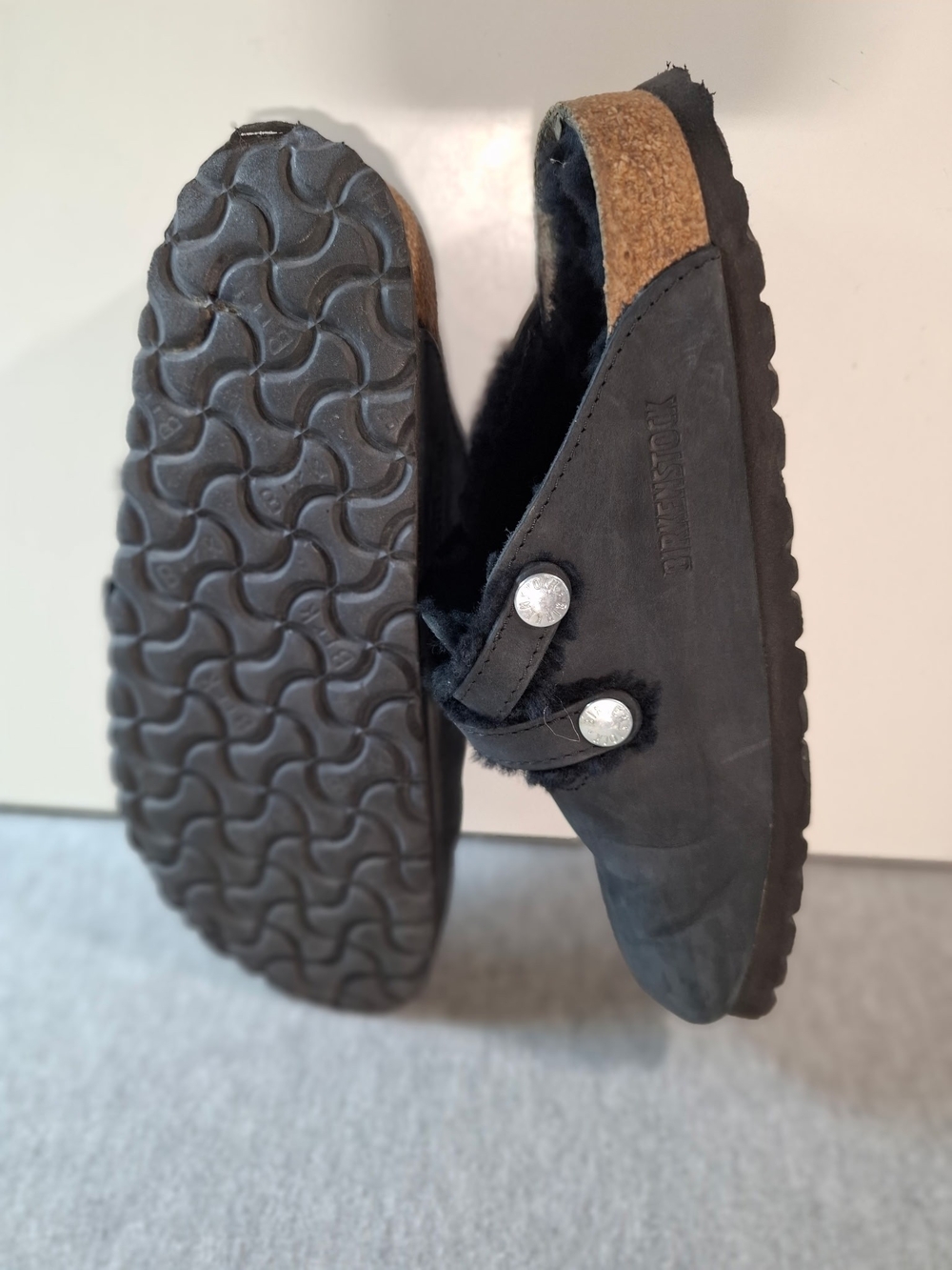 Birkenstock Y2K Black Shearling-Lined Clogs - Picture 9 of 9